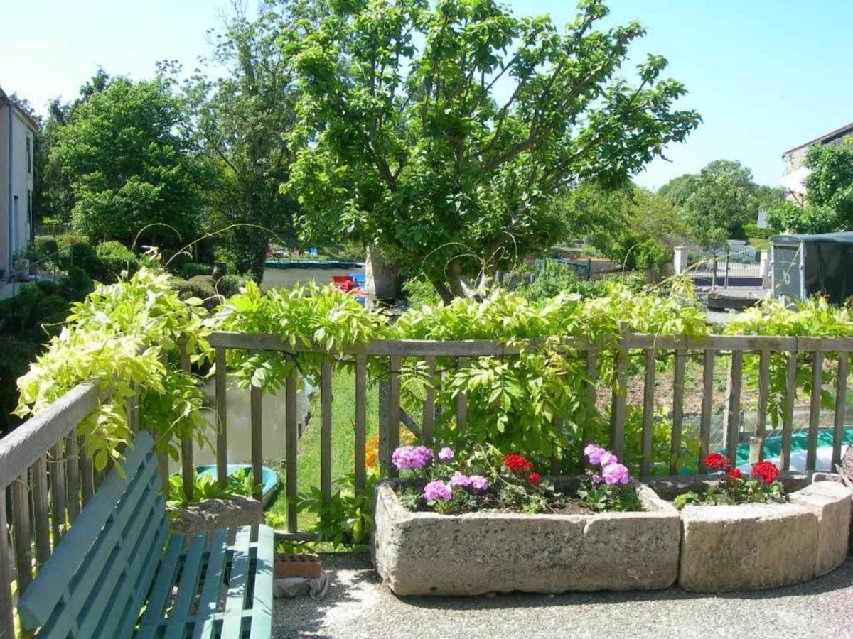 הוילה Gite Charmant Au Bord De L'Eau Avec Canoes, Terrasse Et Jardin A Damvix, Au Coeur Du Marais Poitevin. - Fr-1-426-354 מראה חיצוני תמונה