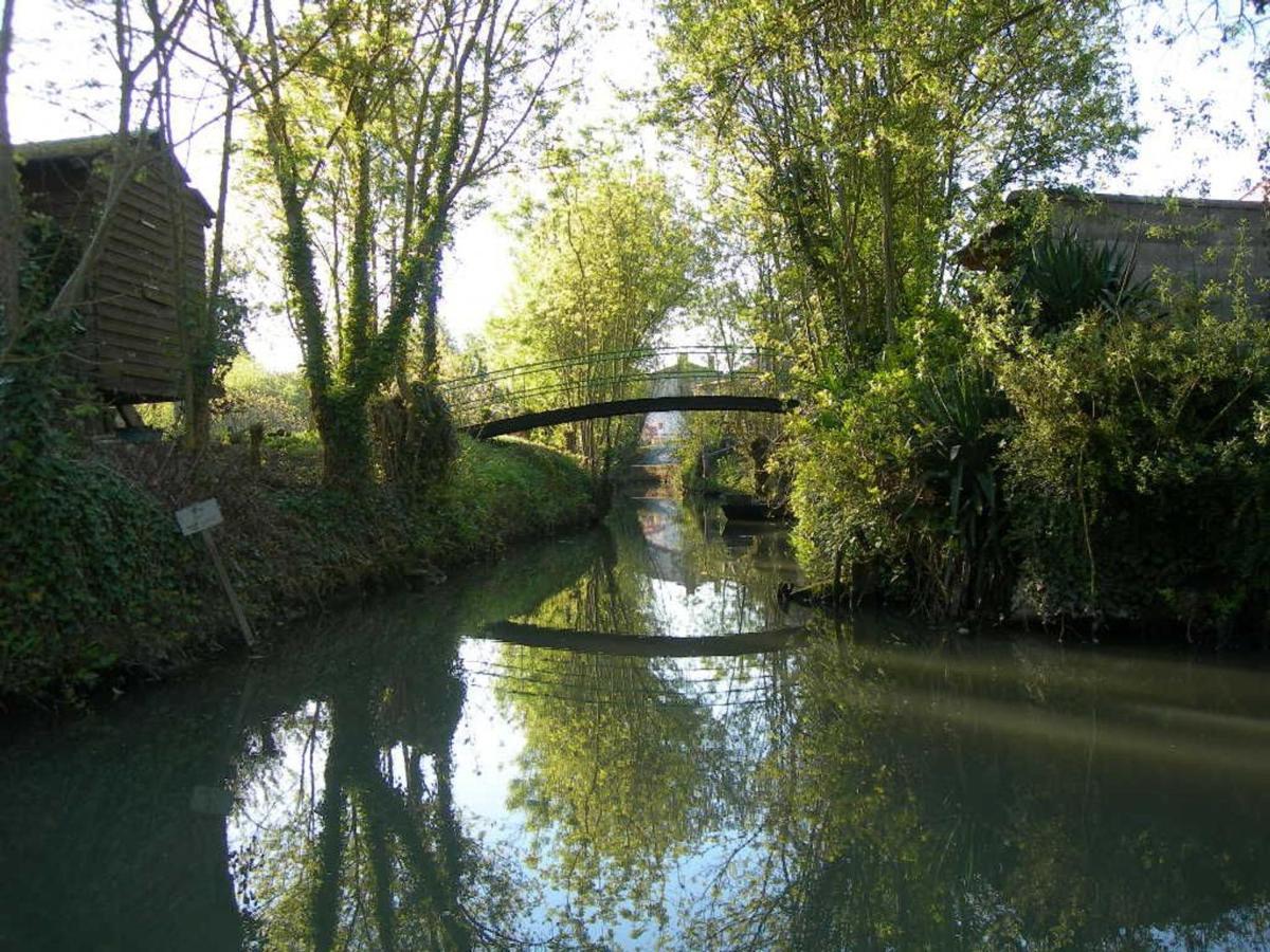 הוילה Gite Charmant Au Bord De L'Eau Avec Canoes, Terrasse Et Jardin A Damvix, Au Coeur Du Marais Poitevin. - Fr-1-426-354 מראה חיצוני תמונה